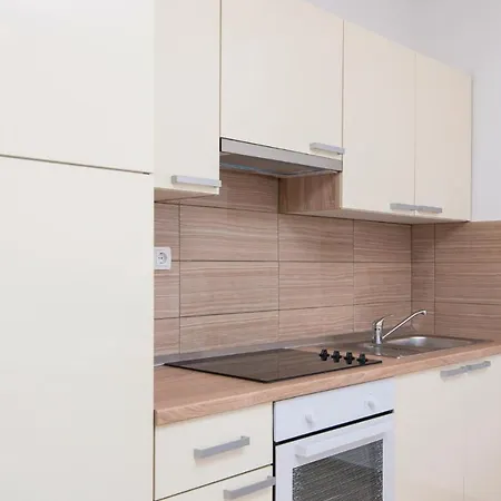 Gorgeous In With Kitchen شقة